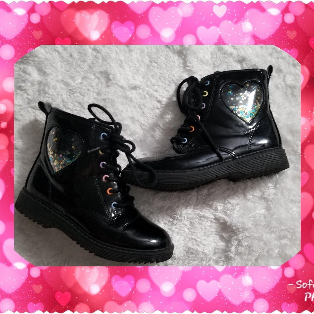 Girls Shakey Heart Lace Up Booties